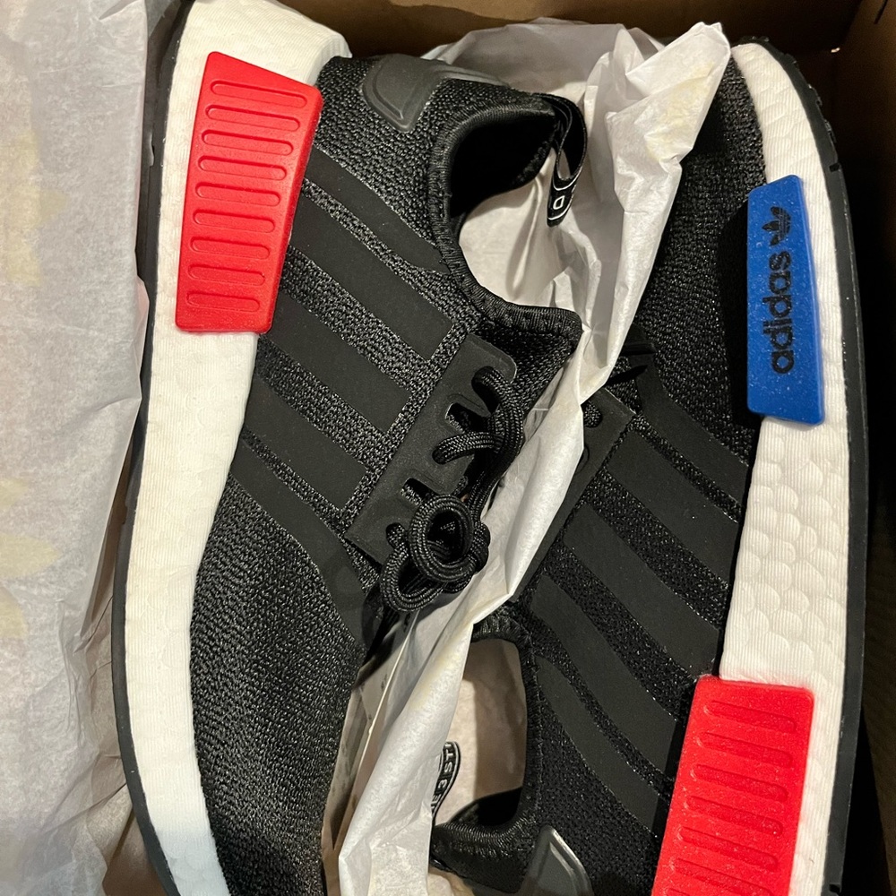 Brand new unisex Adidas sneaker